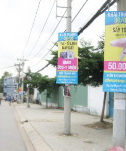 Treo băng rôn dọc ở các cột điện