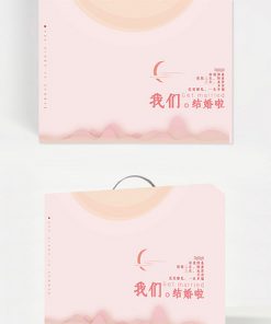 Thanh niên du lịch với tay túi xách lưu niệm túi quà tặng thiết kế bao bì