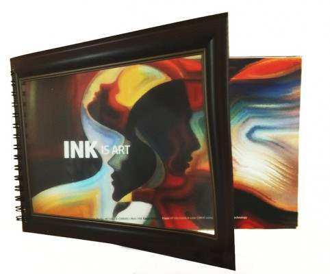 Bản kéo ra có lớp sơn Vinyl Gloss / Gloss Ultra Digital 10 mil Clear Rigid của GPA, với HP ElectroInk năm màu sử dụng Công nghệ One Shot Color.  Trên trang tiếp theo, bài báo là Felix Schoeller Digital Media J43340, E-Canvas, Matt 340, với HP ElectroInk bốn màu sử dụng Công nghệ One Shot Color.