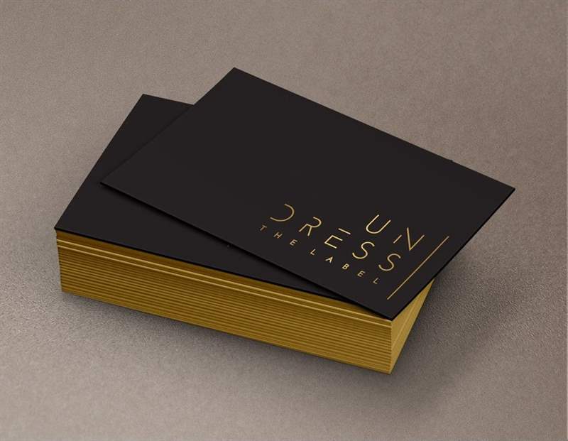 Ví dụ về xu hướng danh thiếp năm 2020: nhãn thiết kế cởi quần áo