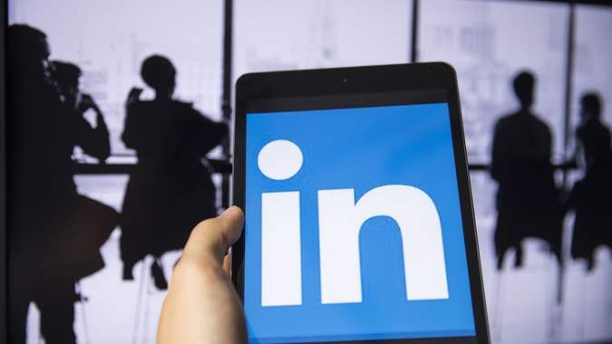 Kham pha ung dung LinkedIn se gui doanh so ban