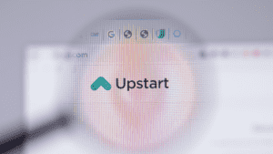 Trang web của Upstart (UPST) được nhìn qua kính lúp tập trung vào logo của công ty.