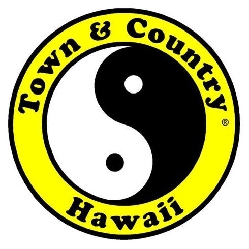 Thiết kế logo âm dương của Town & Country Surf màu đen và trắng.