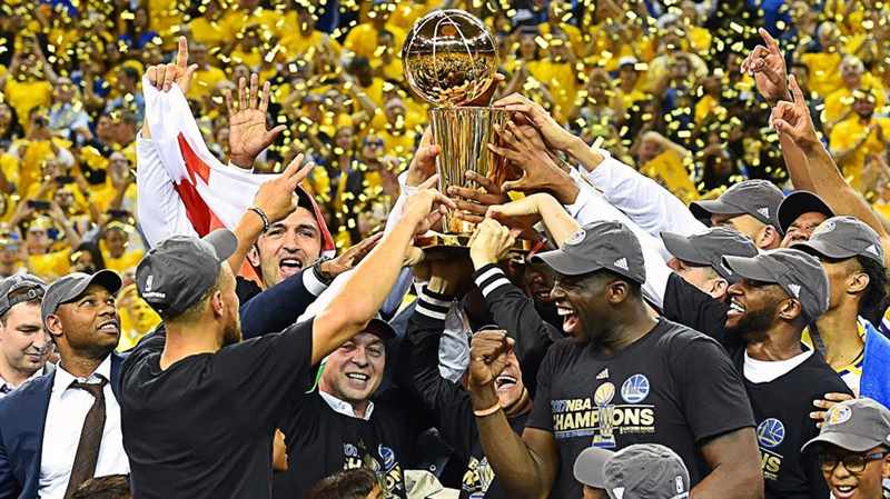 1646359757 909 The Golden State Warriors cach bieu trung the thao bien