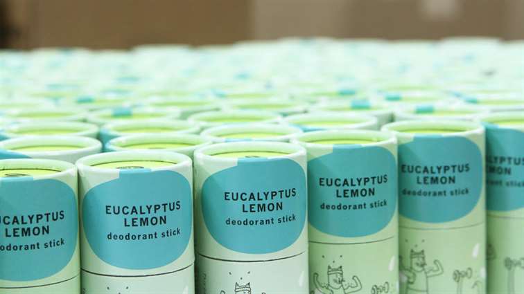 Lăn khử mùi Eucalyptus Lemon của Rows of Meow Meow Tweet.