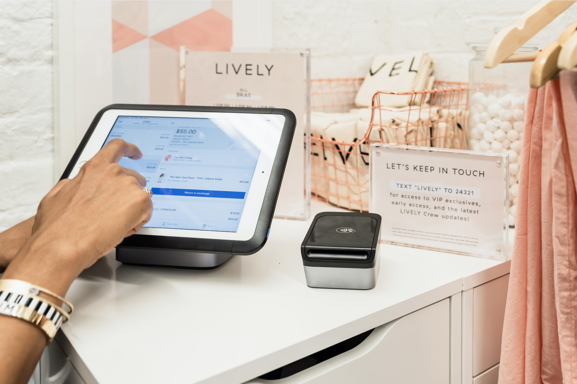 Shopify POS tại LIVELY
