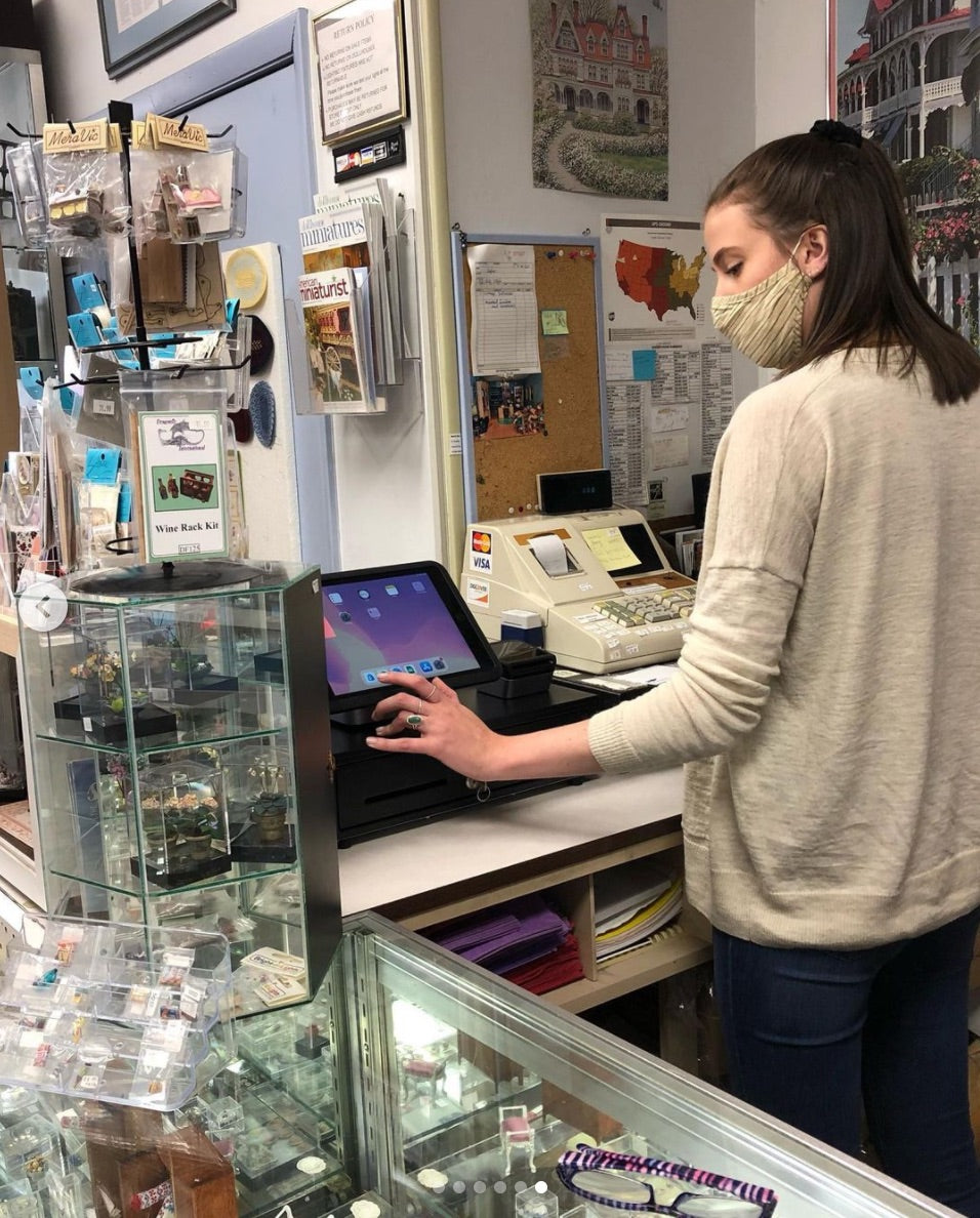 Shopify POS tại Dollhouse Junction
